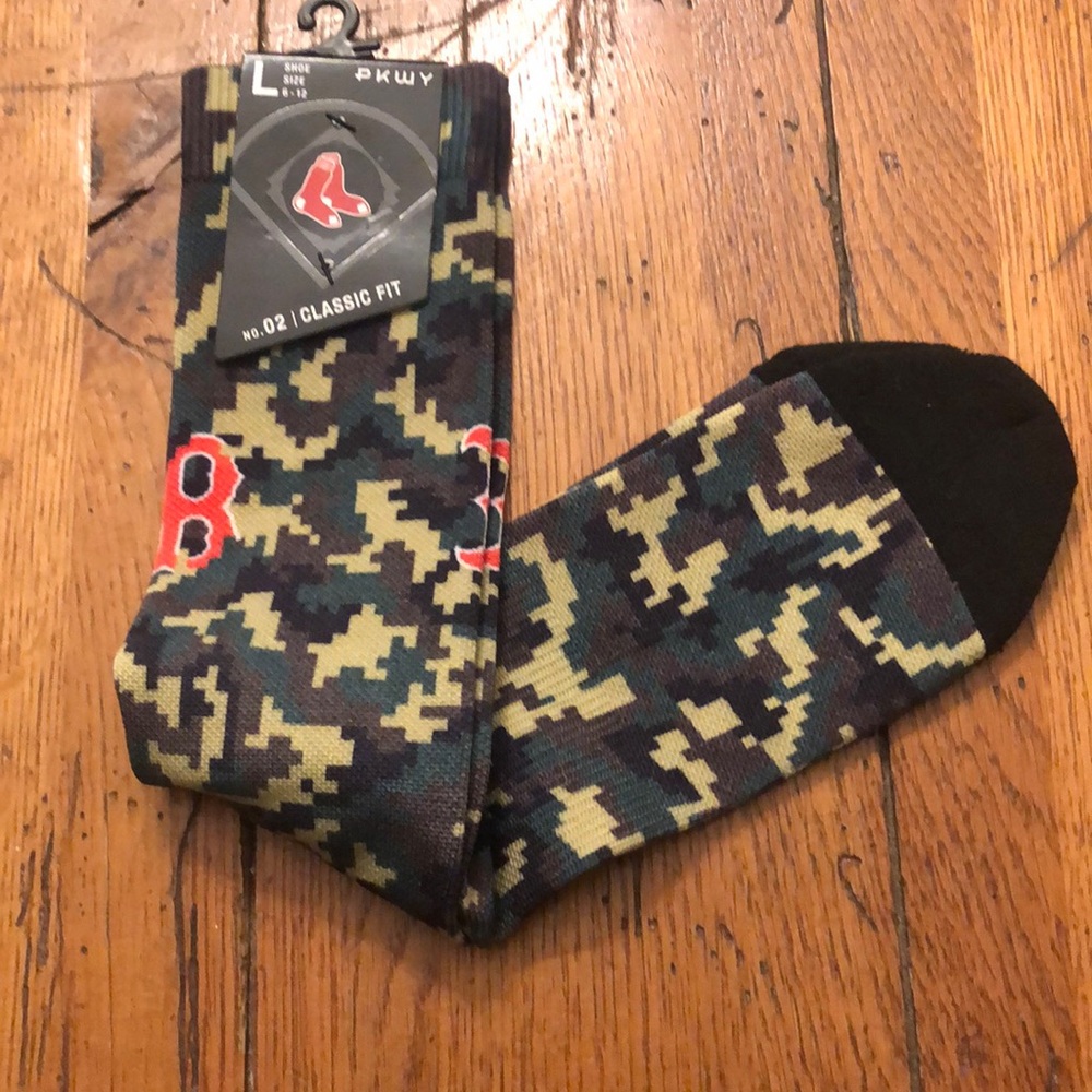 NEW - BOSTON RED SOX Camo Socks.